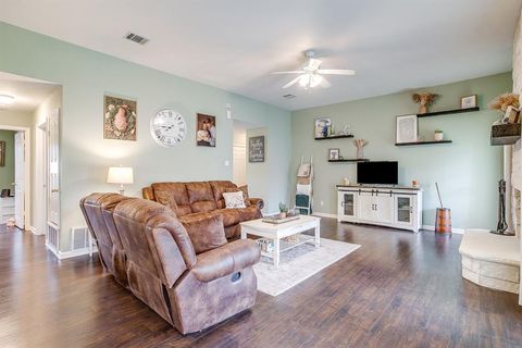 Tiny photo for 10400 Marigold Road, Waco, TX 76708 (MLS # 21201327)