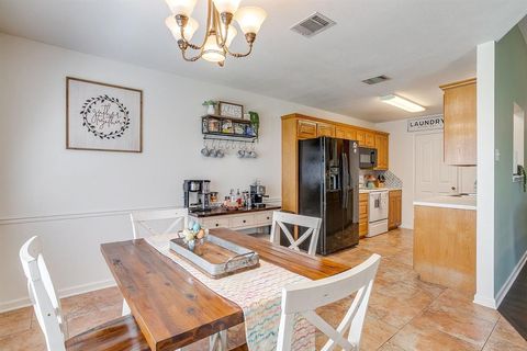 Tiny photo for 10400 Marigold Road, Waco, TX 76708 (MLS # 21201327)