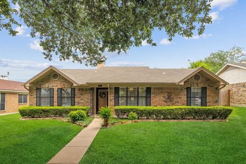 Single Family Residence in Frisco TX 8467 Willow Creek Drive.jpg