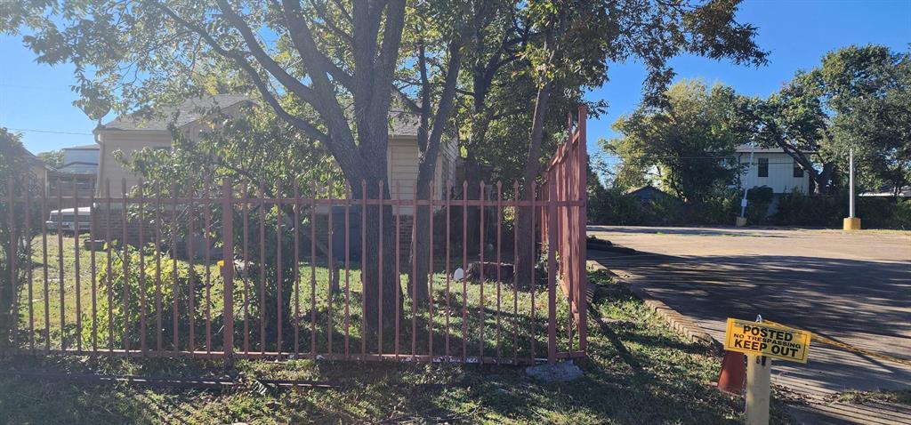 6629 Victoria Avenue