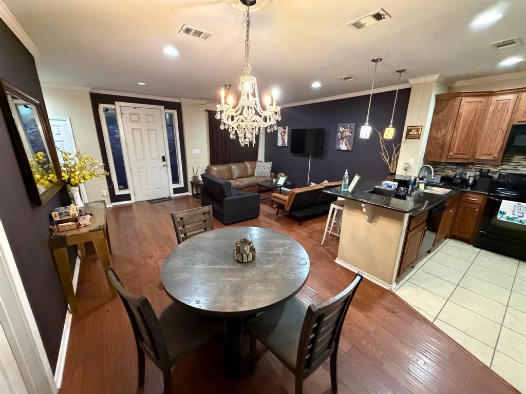 Bexar Street North Twnhms 01 - Residential