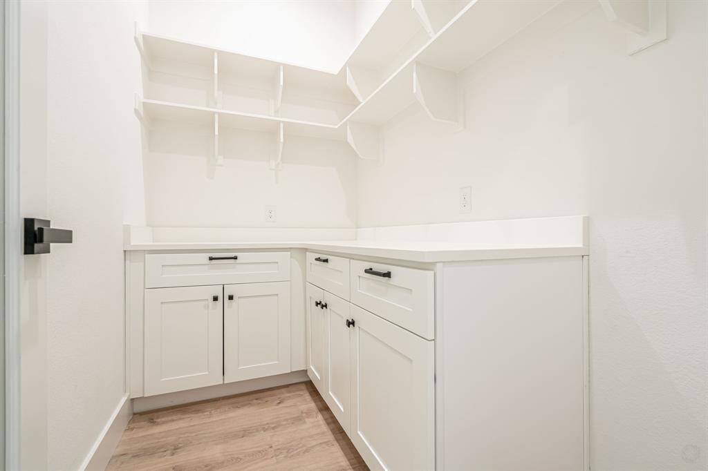 Modern Oaks - Residential