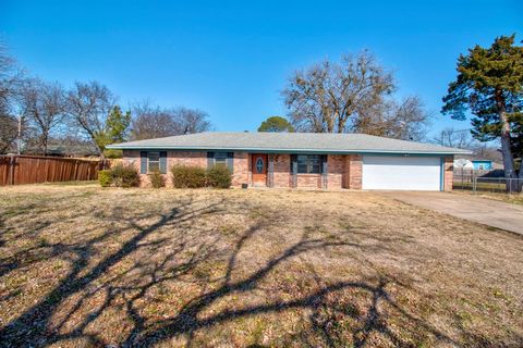 Photo of 305 Gene Autry Drive, Tioga, TX 76271 (MLS # 21166557)