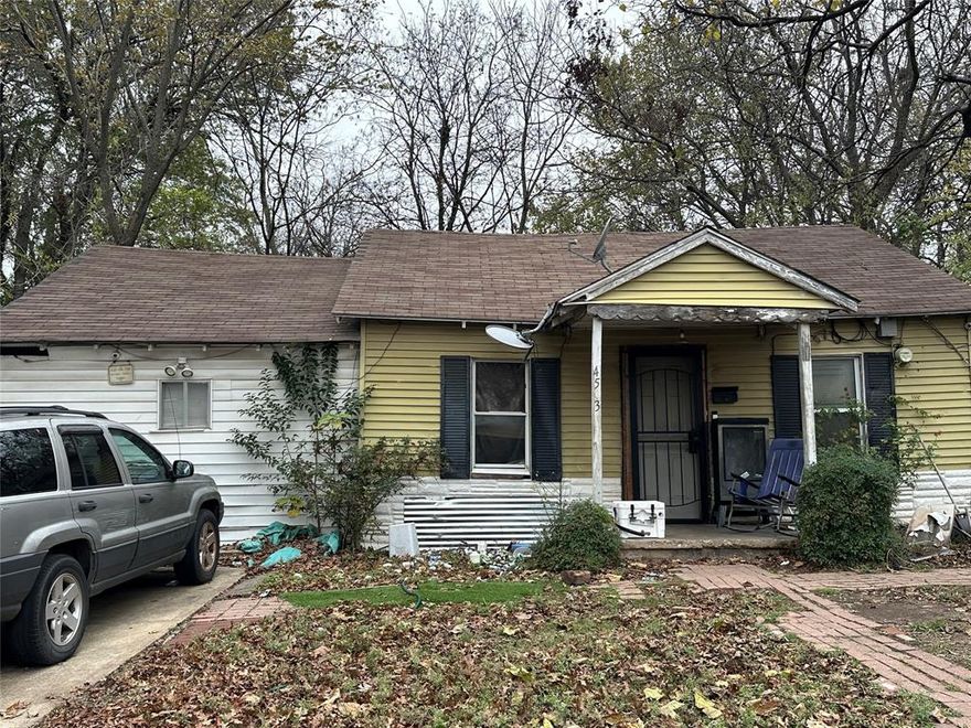 Prime investment opportunity in the heart of South Dallas. This property offers strong rental potential in an area experiencing steady revitalization and demand. Located minutes from Downtown, major highways, DART access, and local redevelopment projects, it’s ideal for long-term buy and hold or a value add strategy. With solid upside in appreciation and consistent tenant demand, this is the perfect addition to an investor’s portfolio.
