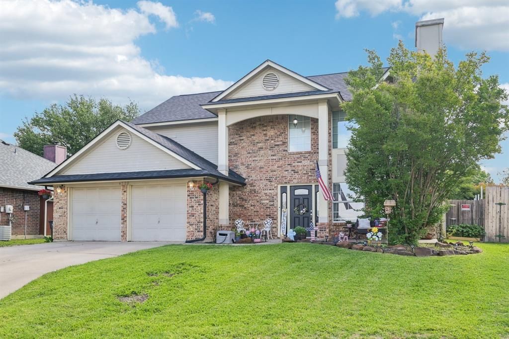 Photo of 6720 Wayfarer Trail, Fort Worth, TX 76137 (MLS # 21222231)