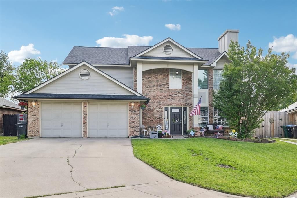 Photo of 6720 Wayfarer Trail, Fort Worth, TX 76137 (MLS # 21222231)