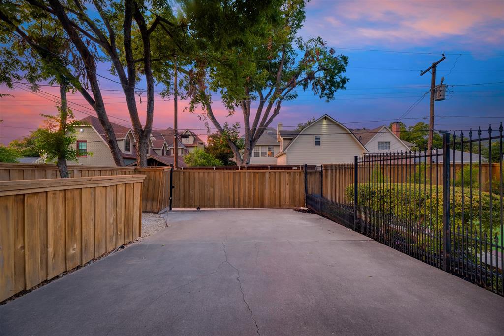 S M U Heights - Residential