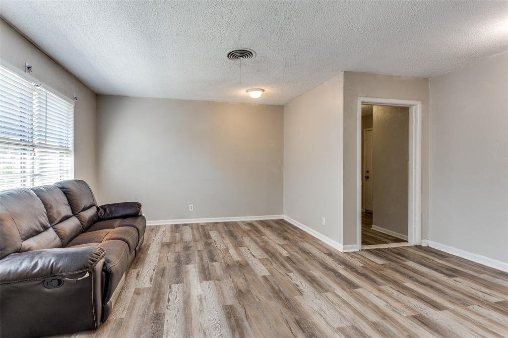 2705 W Fuller Avenue