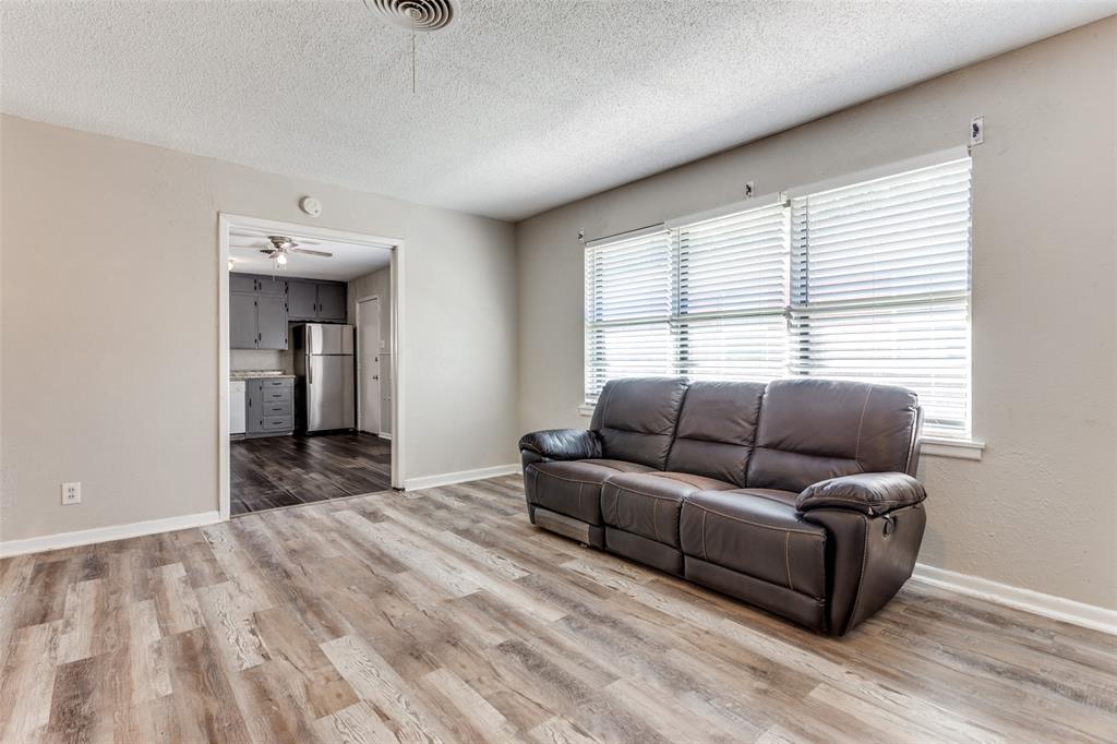 2705 W Fuller Avenue