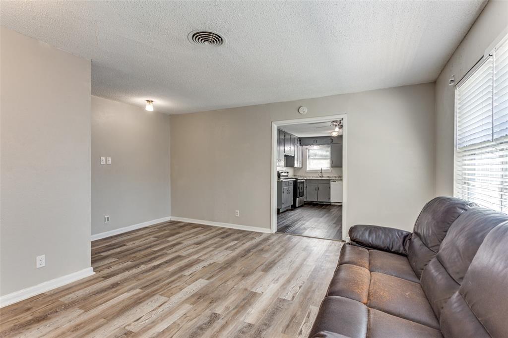 2705 W Fuller Avenue