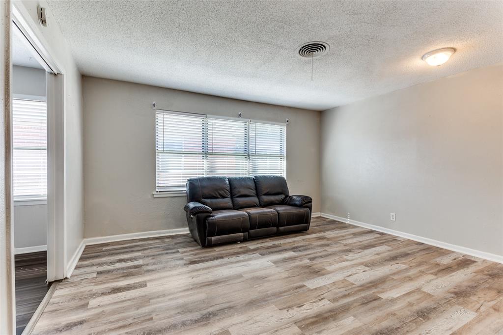 2705 W Fuller Avenue