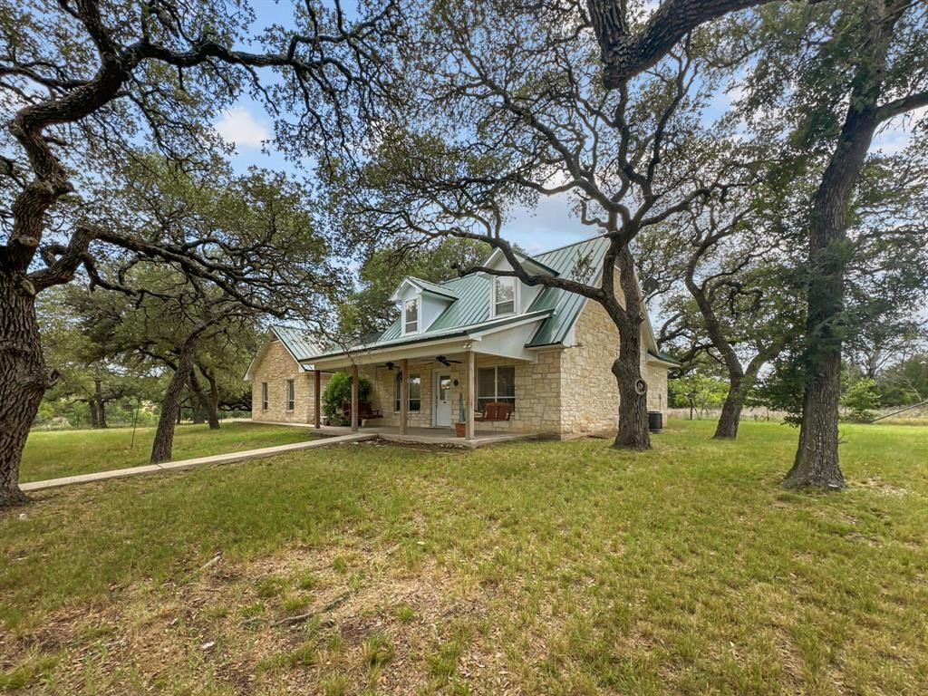 Photo of 895 Pr 202 - 25ac Hwy 281, Hamilton, TX 76531 (MLS # 21251749)