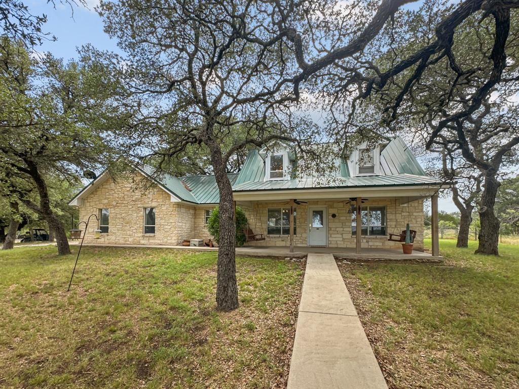 Photo of 895 Pr 202 - 25ac Hwy 281, Hamilton, TX 76531 (MLS # 21251749)