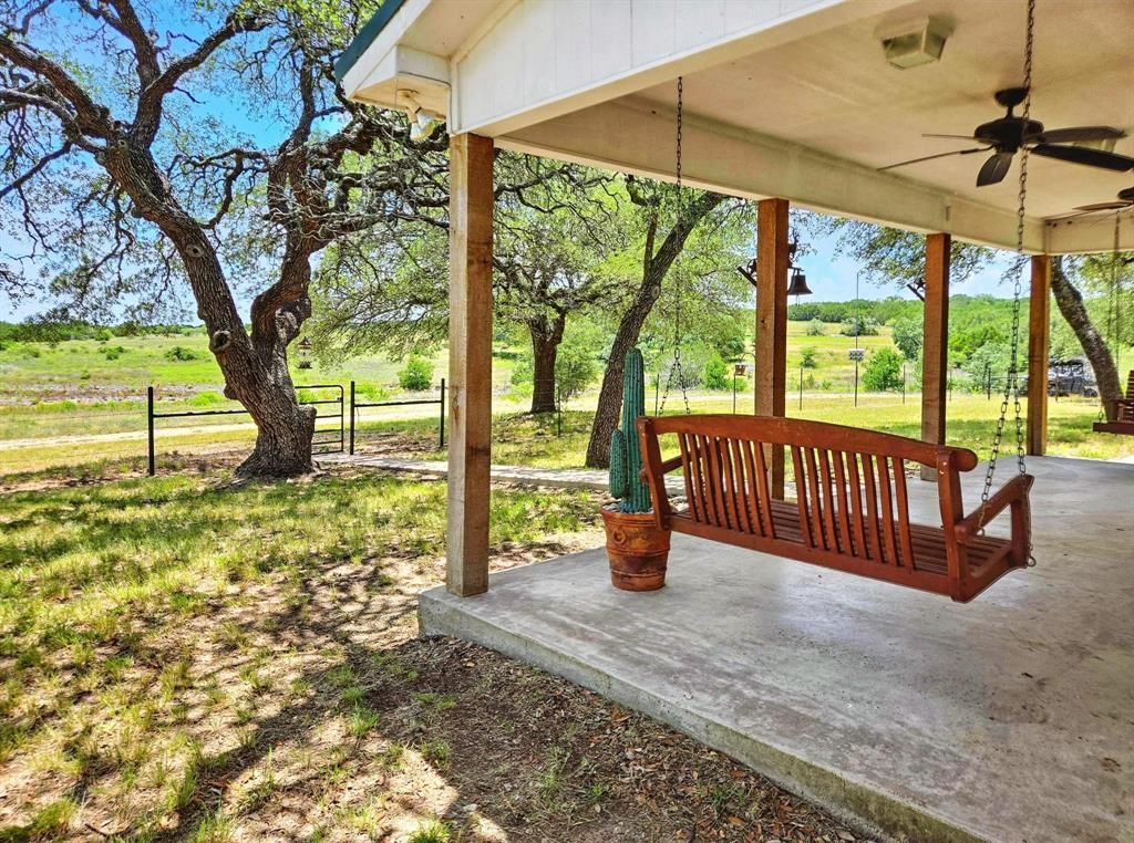 Photo of 895 Pr 202 - 25ac Hwy 281, Hamilton, TX 76531 (MLS # 21251749)