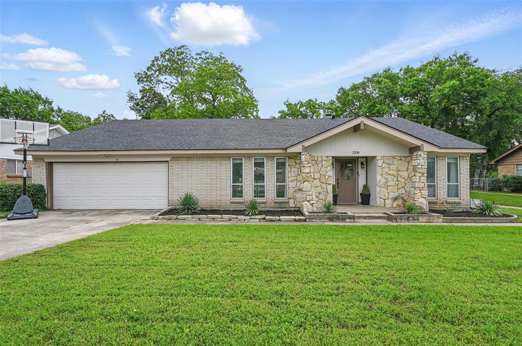 2108 Stonegate Drive N