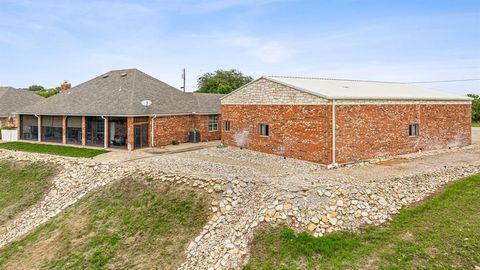 A home in Comanche