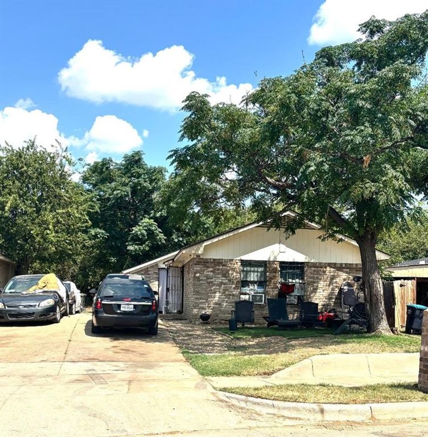 Calling investors! Double side duplex for sale. AS IS CONDITION. Each side has 2 bedrooms, 1 bath, kitchen and living area. Across the street from park and walking trail. Great rental area. Located on the northside so easy drive to Stockyards and 820 for food, entertainment, and shopping. No HOA!