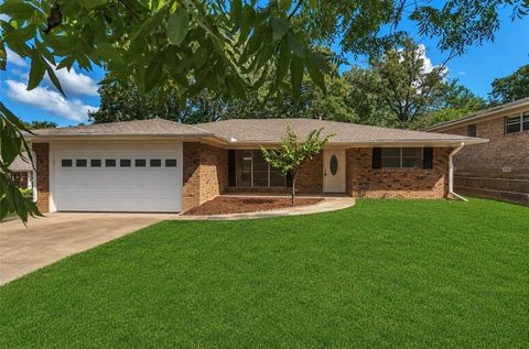 Photo of 1335 Crestview Drive, Denison, TX 75020 (MLS # 21299386)