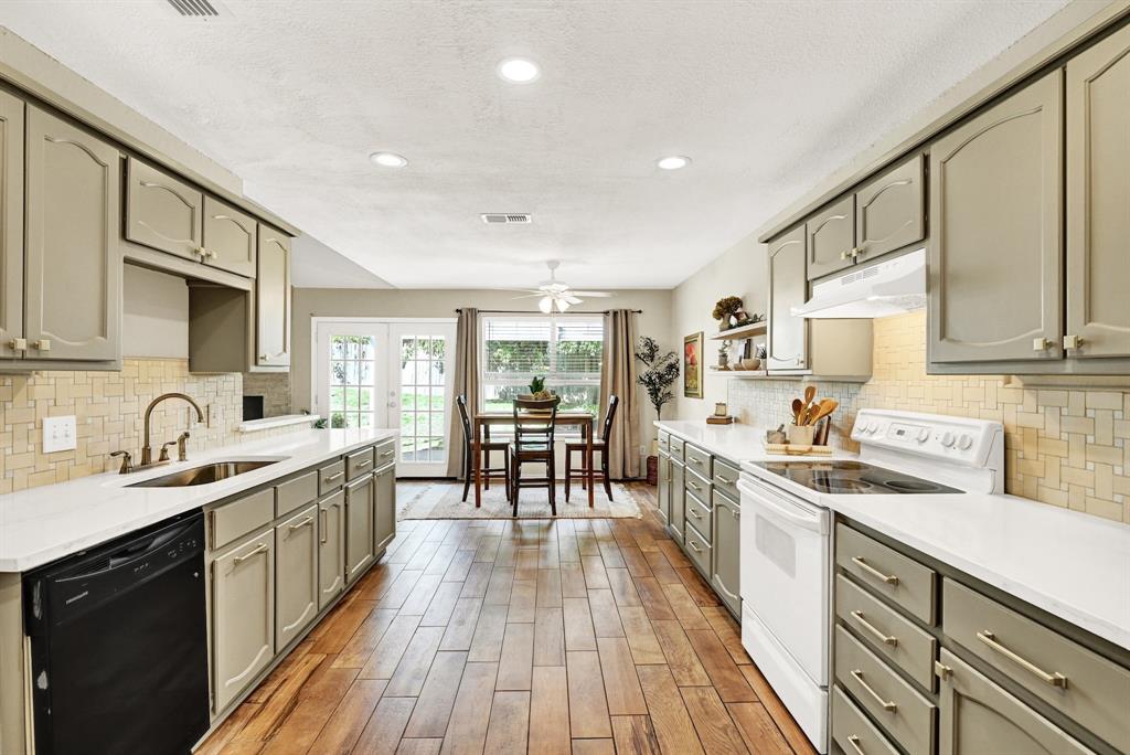 1110 W Cozby Court W