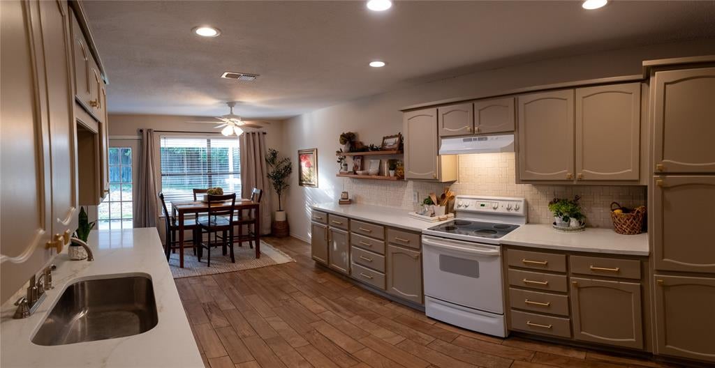 1110 W Cozby Court W