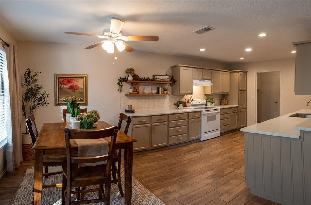 1110 W Cozby Court W
