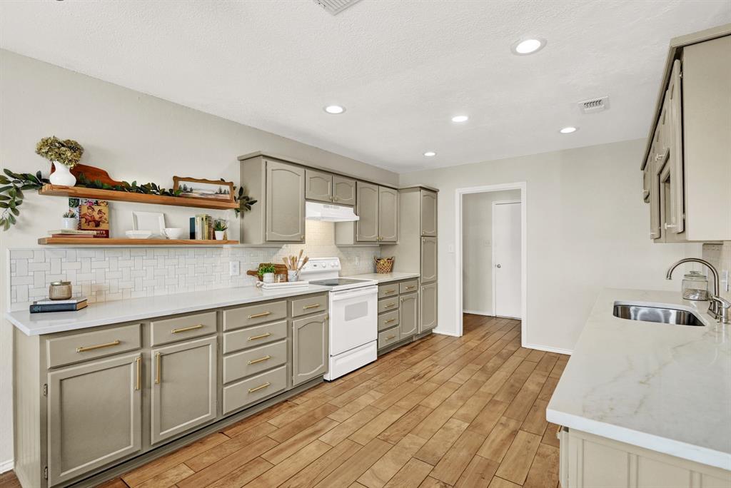1110 W Cozby Court W