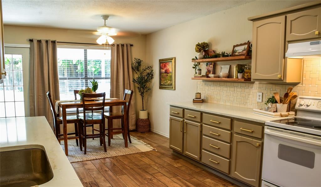 1110 W Cozby Court W