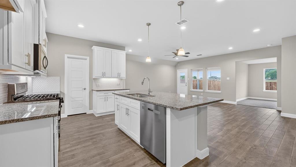 1400 CANTERBURY Trail