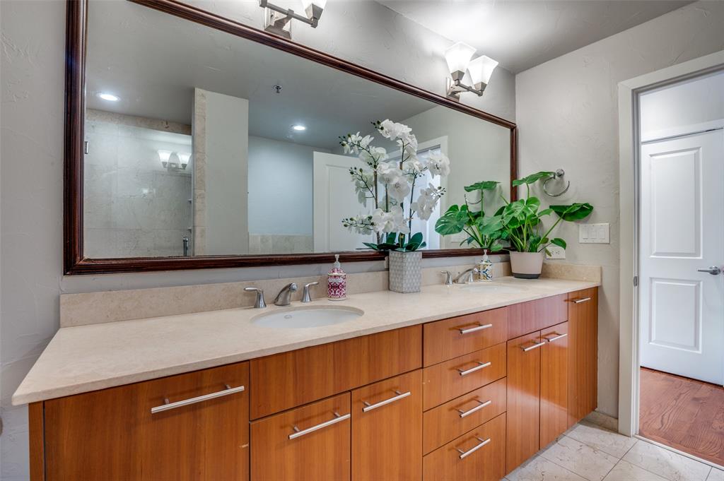 Metropolitan 1200 Main St Condo - Residential