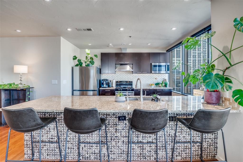 Metropolitan 1200 Main St Condo - Residential