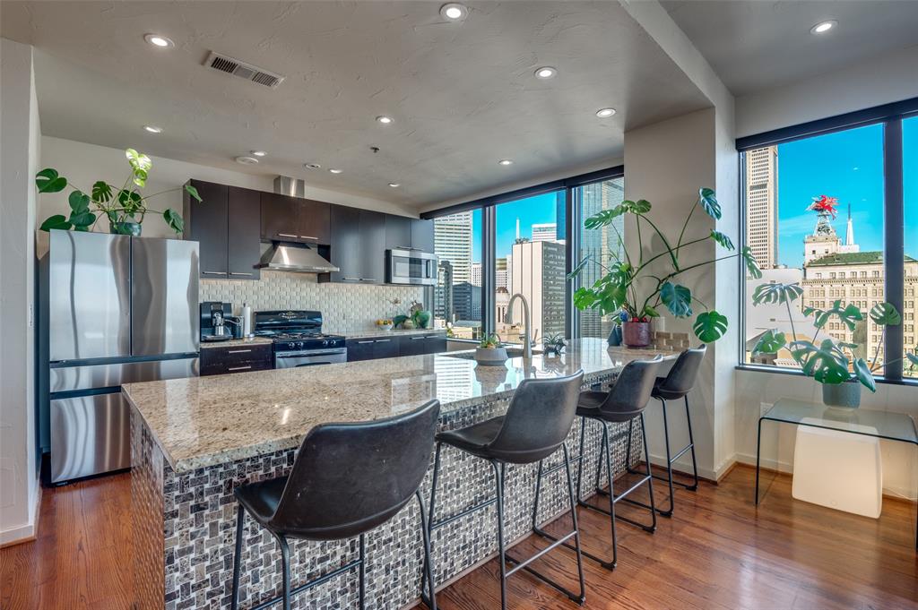 Metropolitan 1200 Main St Condo - Residential