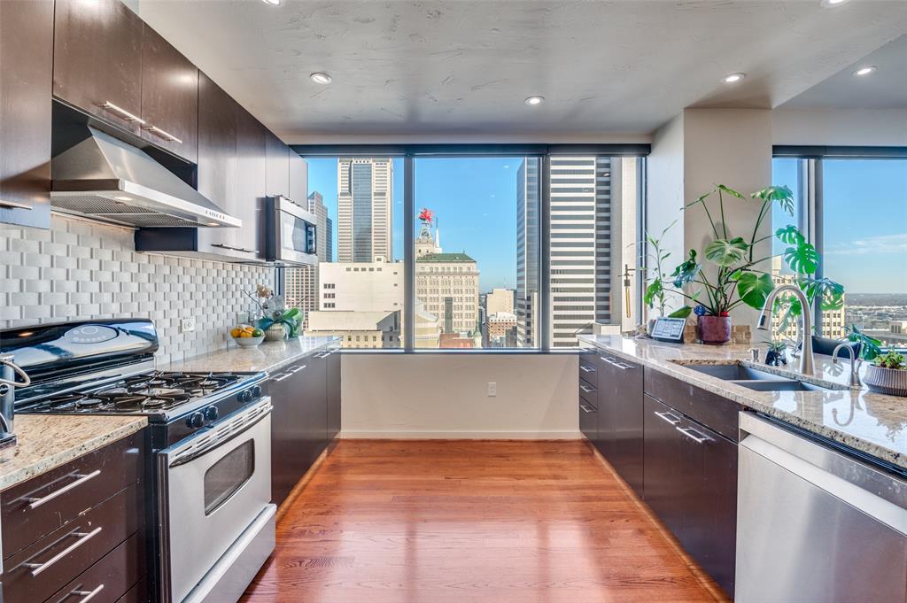 Metropolitan 1200 Main St Condo - Residential