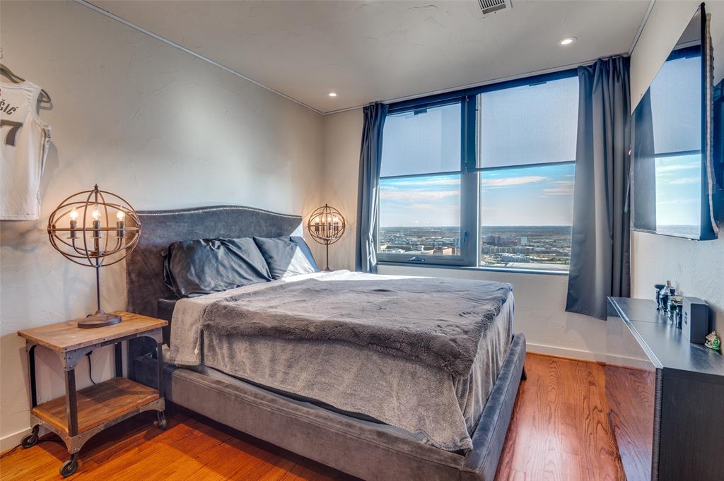 Metropolitan 1200 Main St Condo - Residential