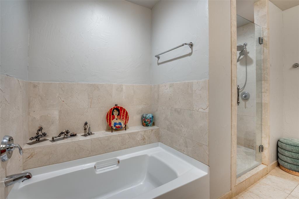 Metropolitan 1200 Main St Condo - Residential