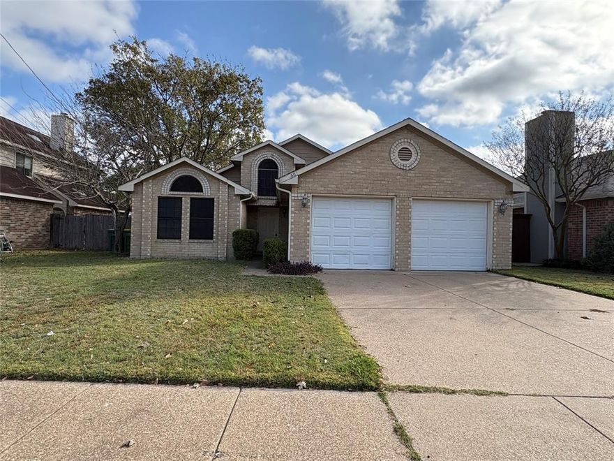 NEW PAINT AND NEW FLOORING!! Very cute house in popular neighborhood. Split bedrooms with fireplace in master. Open floor plan makes house feel bigger than it is. APPLY ONLINE