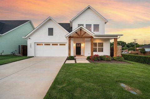 1002 Meadow Bend Loop N Grapevine TX 76051