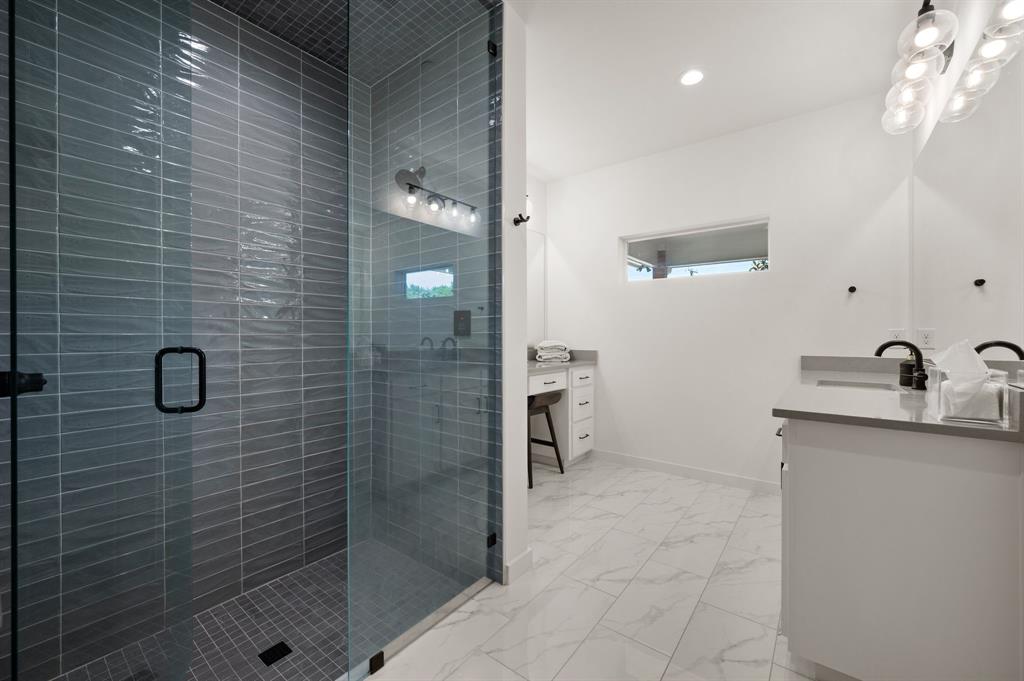 1002 Meadow Bend Loop N