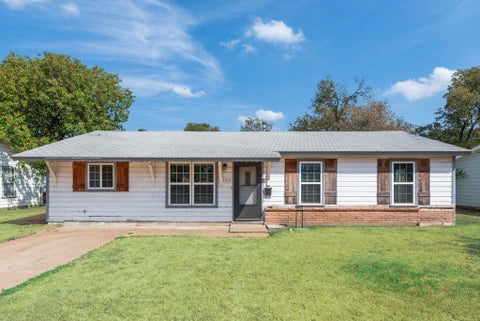 Photo of 1213 De Ridder Avenue, Fort Worth, TX 76106 (MLS # 21386010)