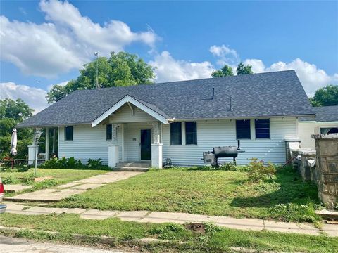 A home in Comanche