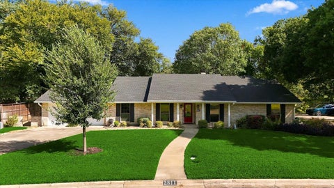 Photo of 2811 Reedcroft Drive, Farmers Branch, TX 75234 (MLS # 21396521)