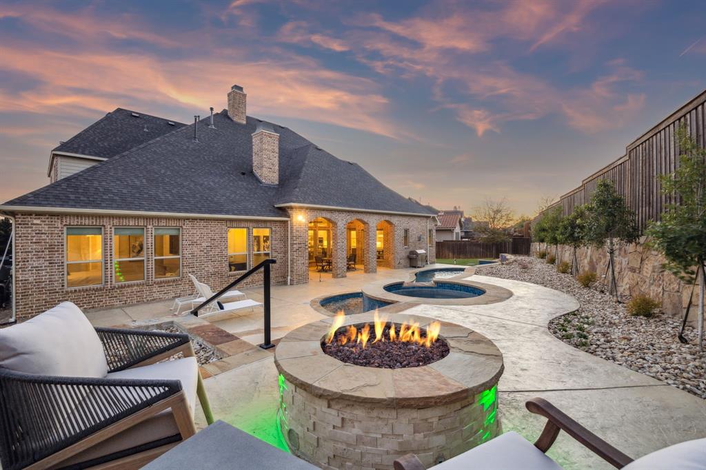 4356 Longwood Drive