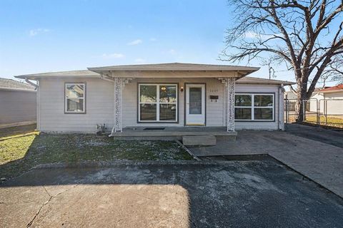 Photo of 1004 18th Place, Plano, TX 75074 (MLS # 21171832)