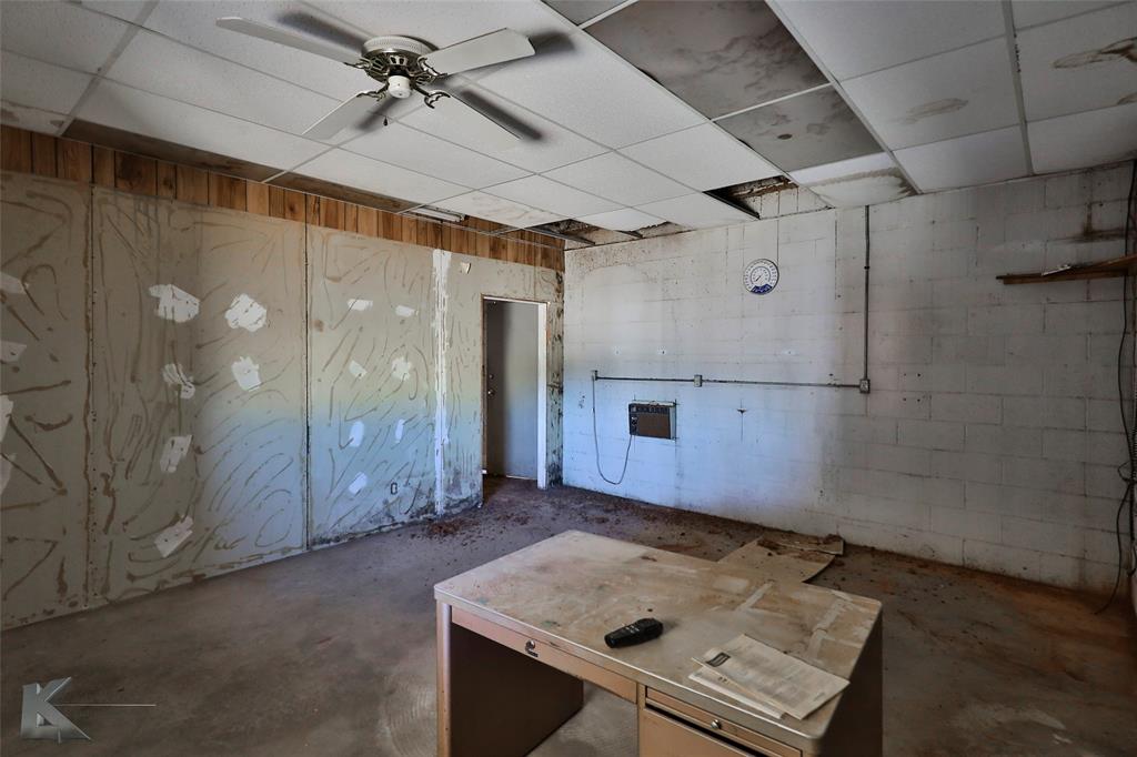 SUR 1 B S & F - Commercial Lease