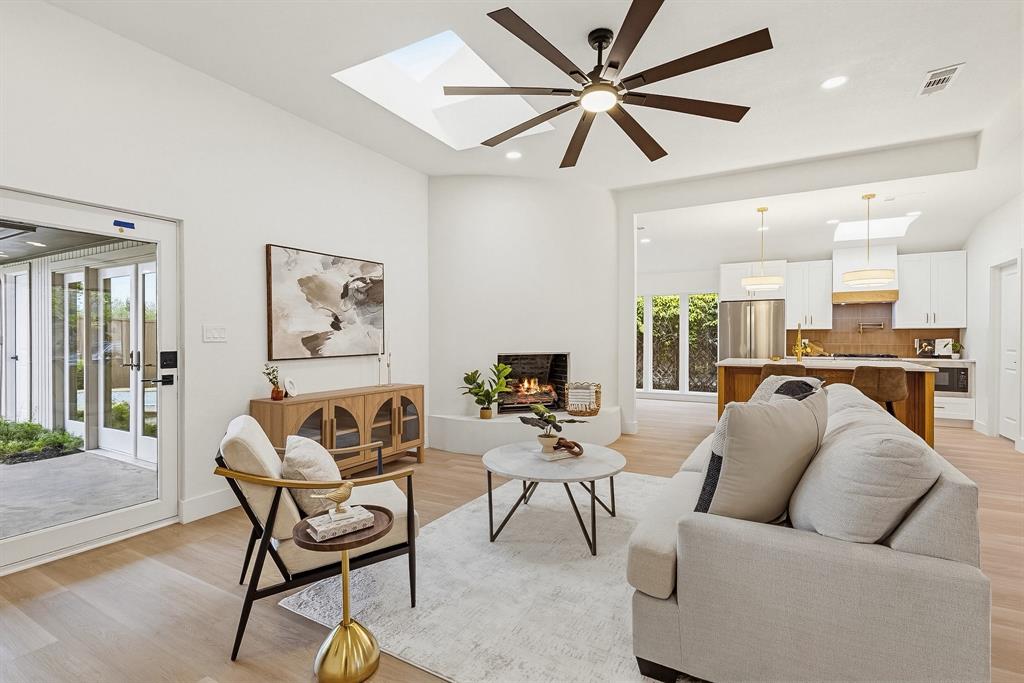 HILLCREST MANOR 1ST SEC - Residential