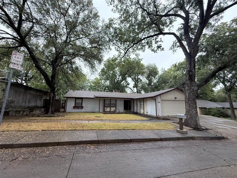 Photo of 3 Eastlane Place, Plano, TX 75074 (MLS # 21406717)