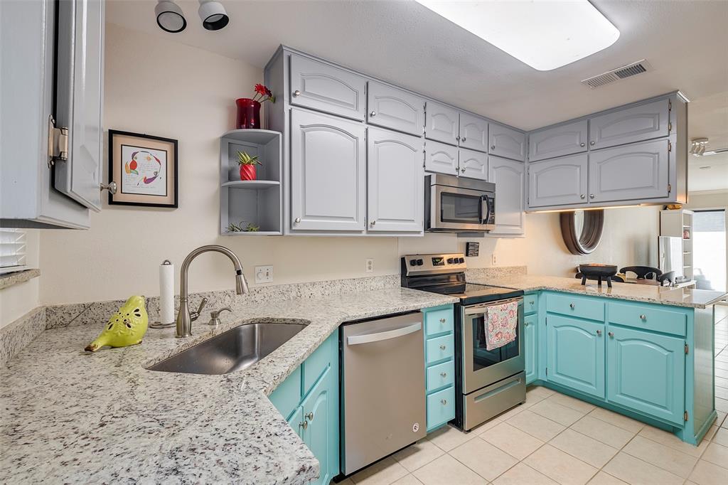 De Cordova, Texas 76049, United States, 2 Bedrooms Bedrooms, ,3 BathroomsBathrooms,Residential,Pending,83404