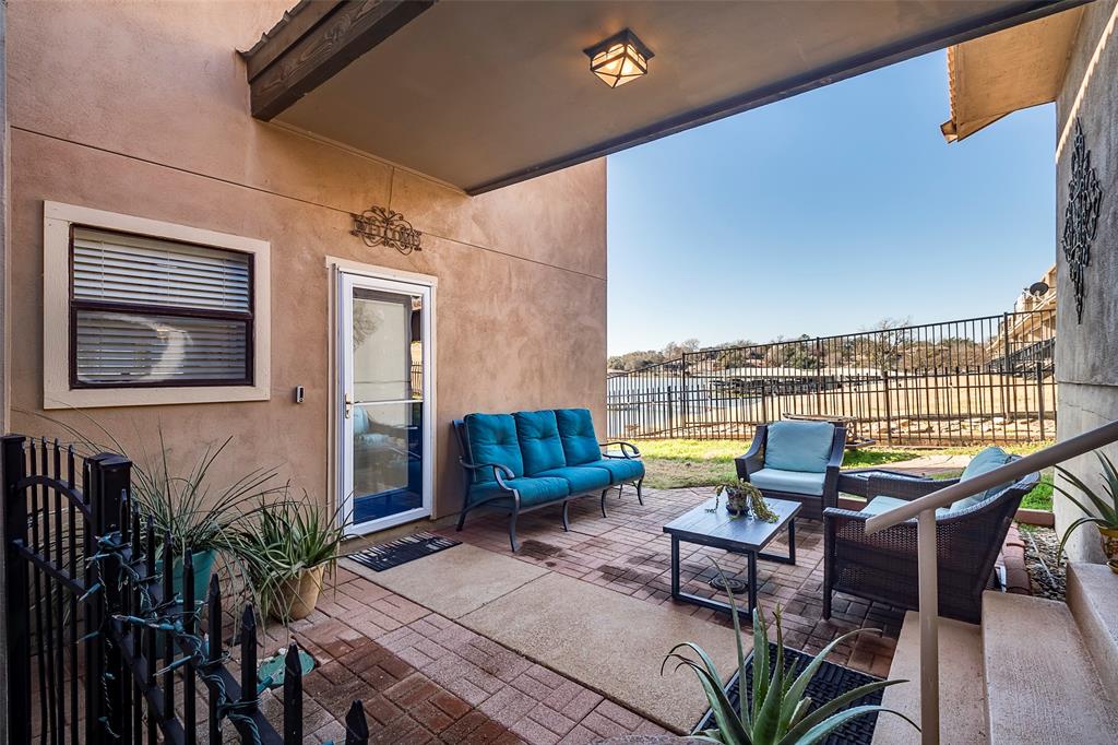 De Cordova, Texas 76049, United States, 2 Bedrooms Bedrooms, ,3 BathroomsBathrooms,Residential,Pending,83404