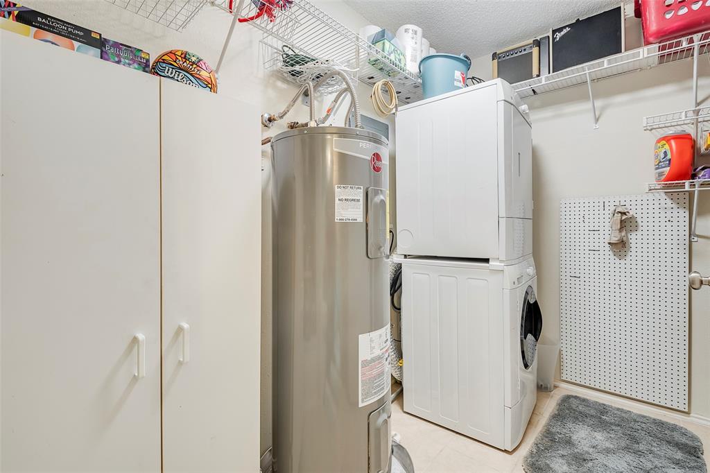 De Cordova, Texas 76049, United States, 2 Bedrooms Bedrooms, ,3 BathroomsBathrooms,Residential,Pending,83404