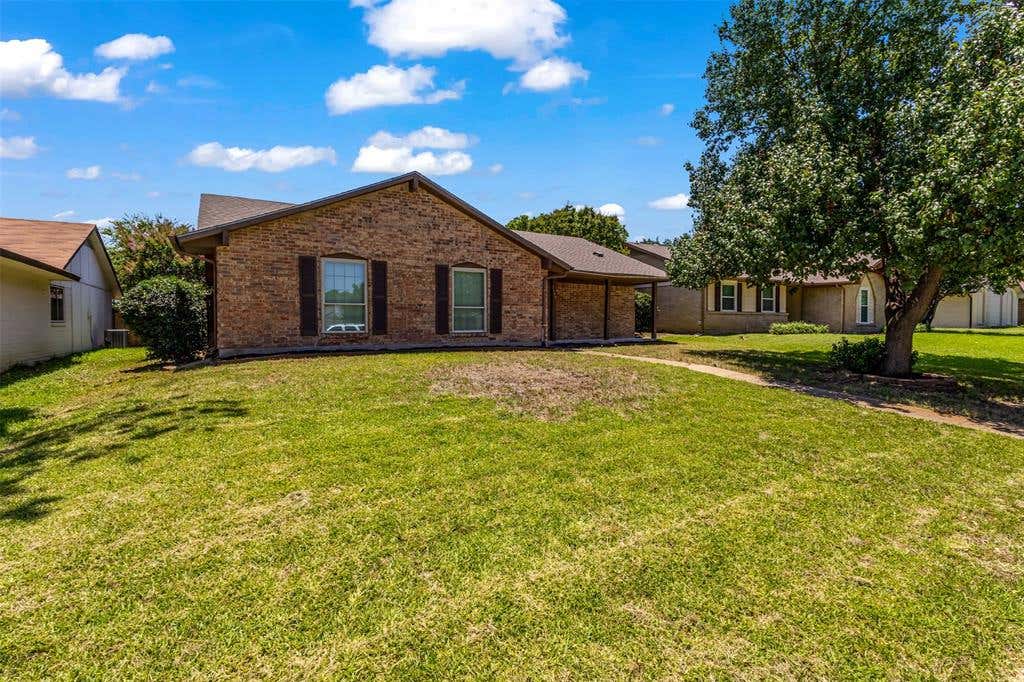 Photo of 1644 Glenhill Lane, Lewisville, TX 75077 (MLS # 21306846)