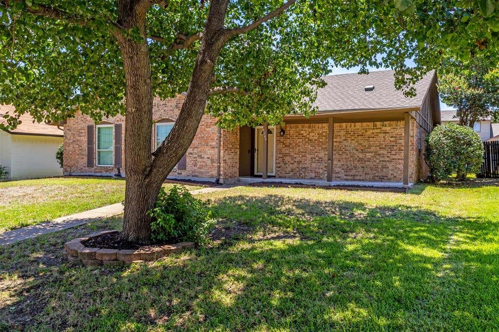Photo of 1644 Glenhill Lane, Lewisville, TX 75077 (MLS # 21306846)